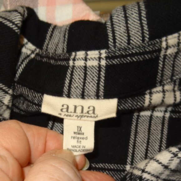 a.n.a Women's Black & White Plaid Flannel Button Down Relaxed Fit Shirt - Picture 4 of 5